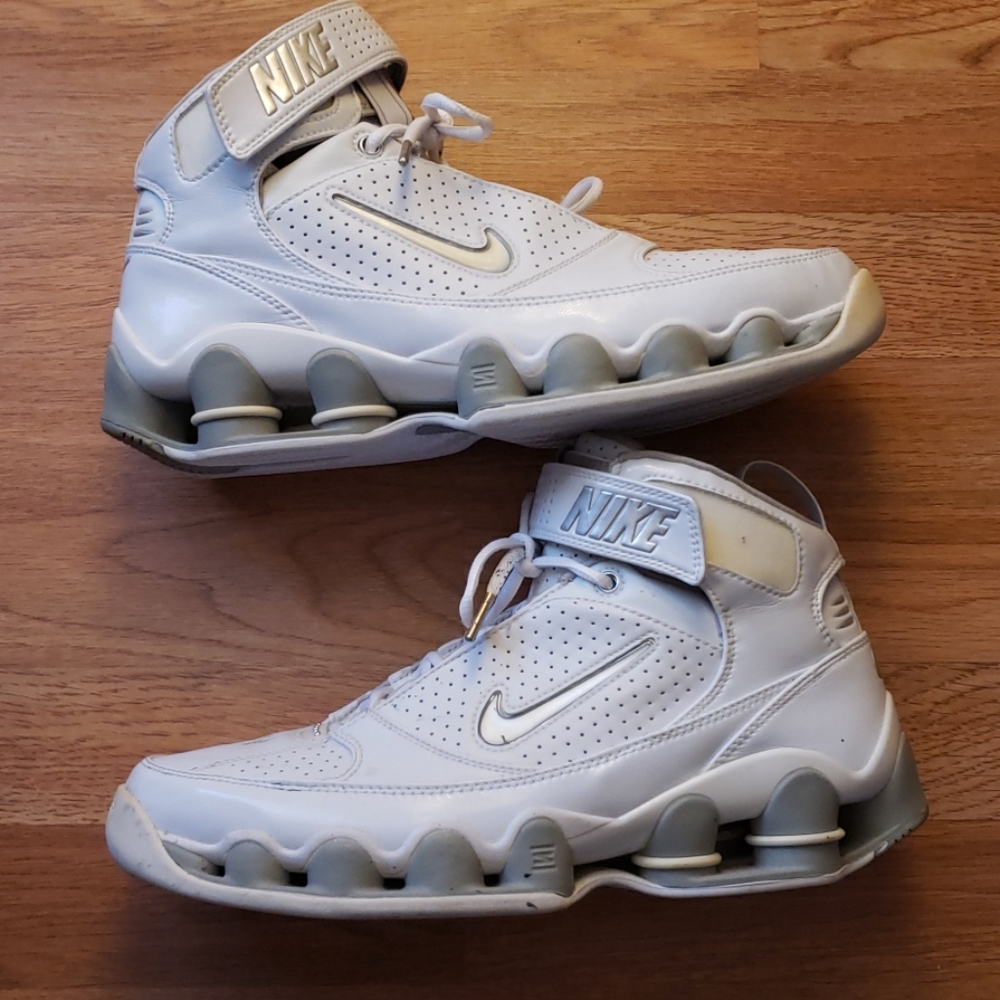 Preowned Nike shox Basketball size 10.5